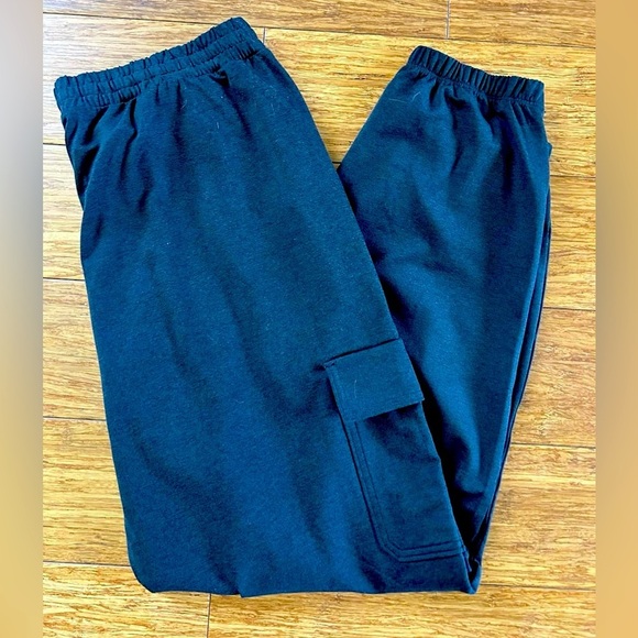 Vuori Pants - Women’s Boyfriend Cargo Joggers L